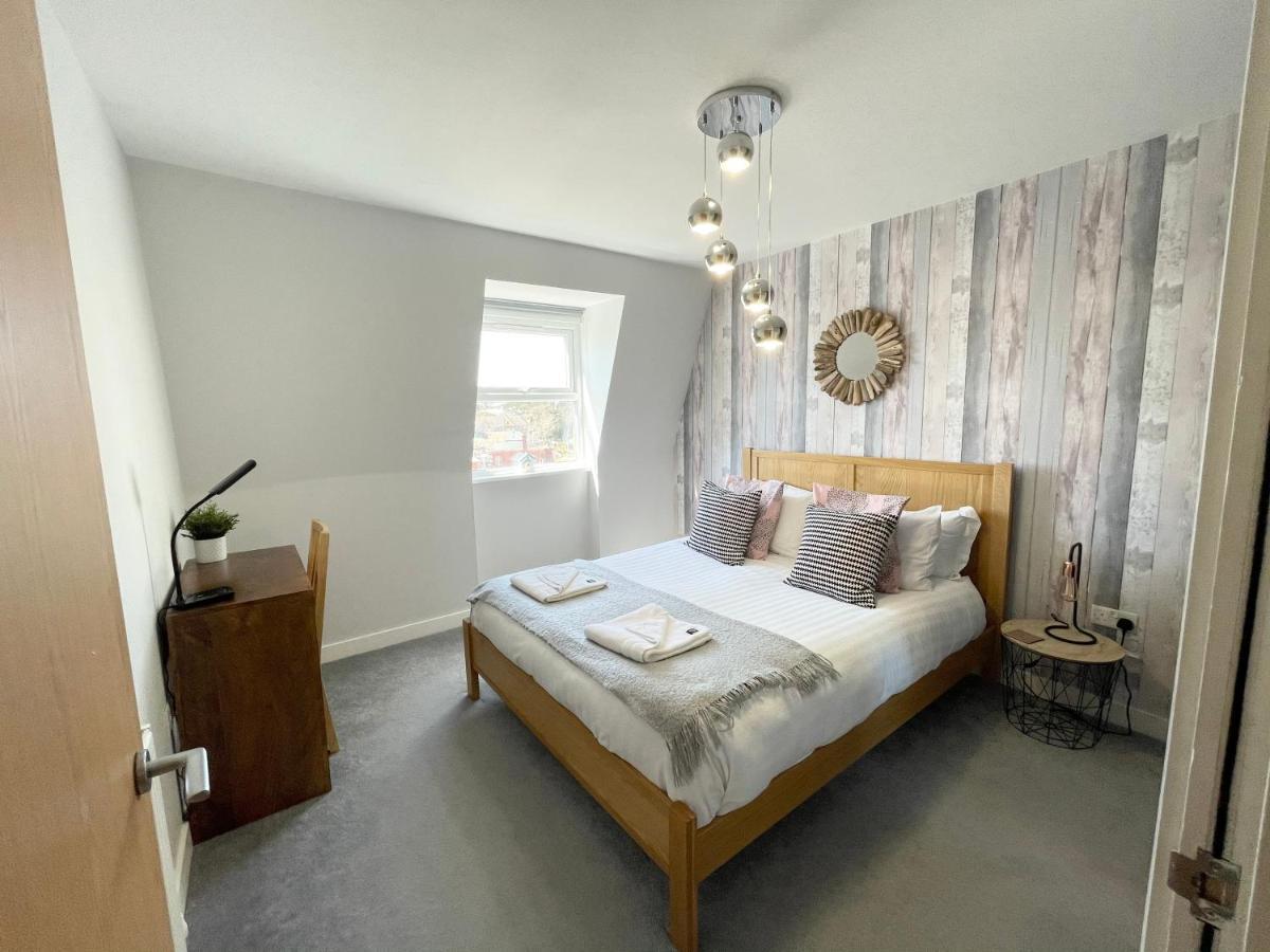 Appartement The Lansdowne Hideaway - Brought To You By Coastline Retreats - Newly Refurbished Town Centre, Close To Beach, Large Jet Bath With Tv, Netflix, Swing And Parking Included à Bornemouth Extérieur photo