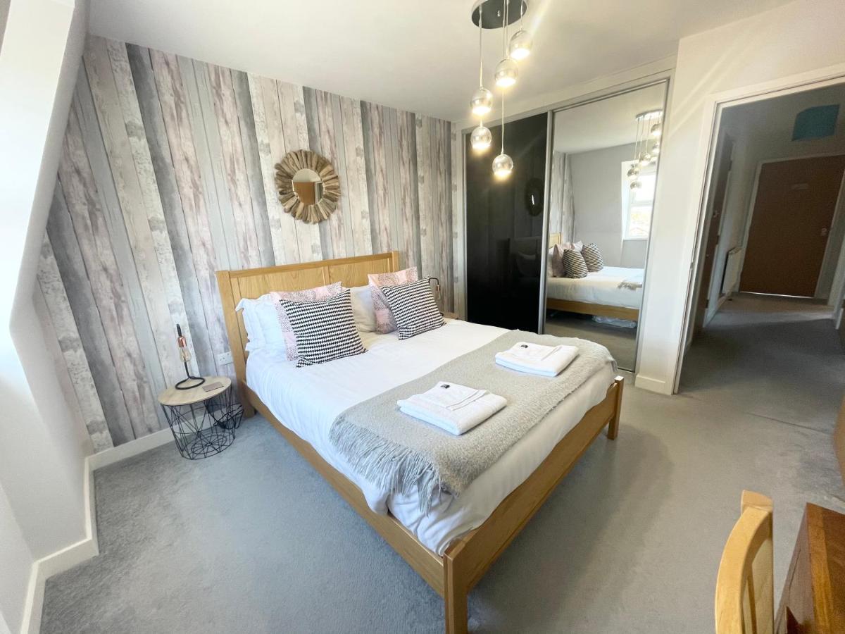 Appartement The Lansdowne Hideaway - Brought To You By Coastline Retreats - Newly Refurbished Town Centre, Close To Beach, Large Jet Bath With Tv, Netflix, Swing And Parking Included à Bornemouth Extérieur photo