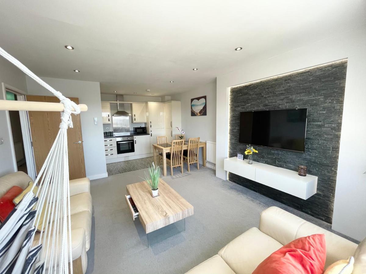 Appartement The Lansdowne Hideaway - Brought To You By Coastline Retreats - Newly Refurbished Town Centre, Close To Beach, Large Jet Bath With Tv, Netflix, Swing And Parking Included à Bornemouth Extérieur photo