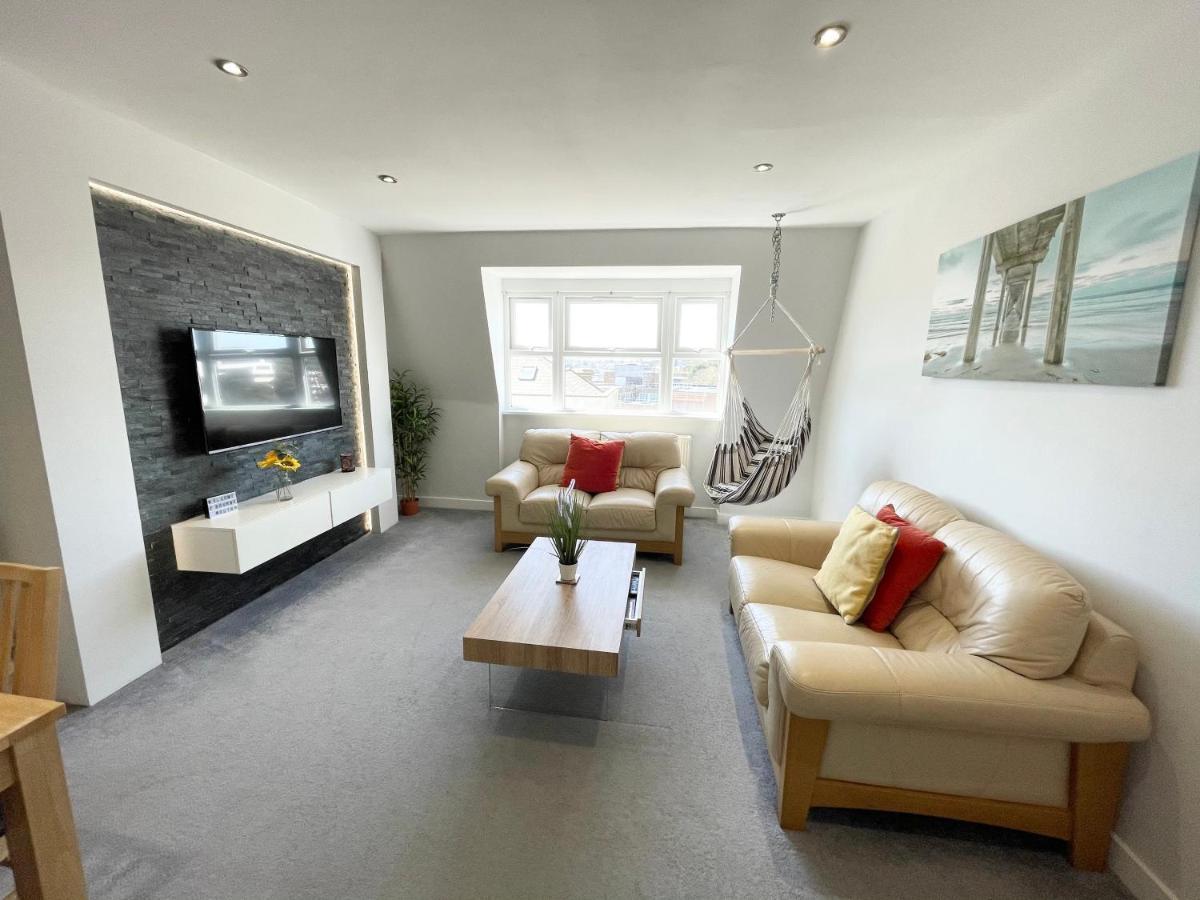 Appartement The Lansdowne Hideaway - Brought To You By Coastline Retreats - Newly Refurbished Town Centre, Close To Beach, Large Jet Bath With Tv, Netflix, Swing And Parking Included à Bornemouth Extérieur photo