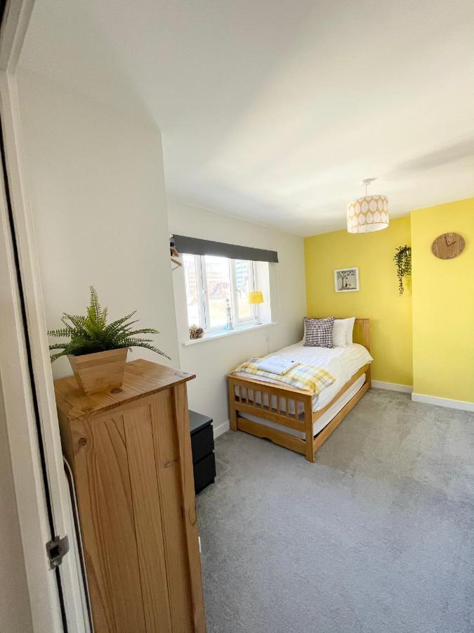 Appartement The Lansdowne Hideaway - Brought To You By Coastline Retreats - Newly Refurbished Town Centre, Close To Beach, Large Jet Bath With Tv, Netflix, Swing And Parking Included à Bornemouth Extérieur photo